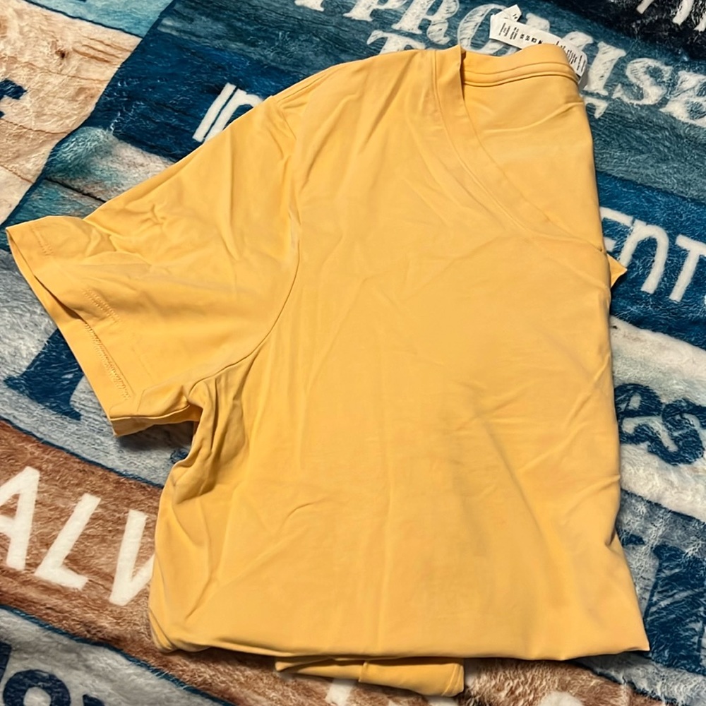 Lululemon t-shirt